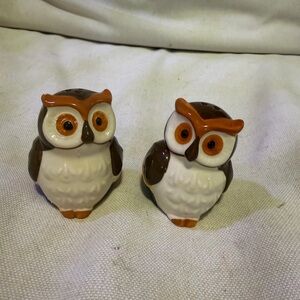 Source Unknown Brown and Cream Owl Shakers